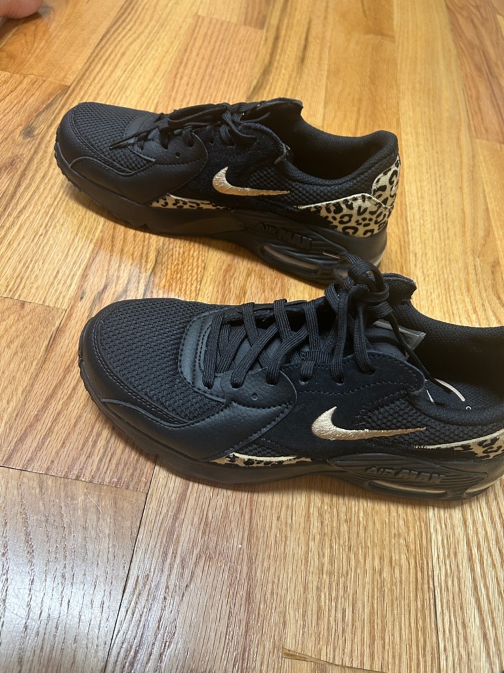 Nike Black  Leopard Print Air Max size 7 like new no signs of wear - Picture 2 of 5